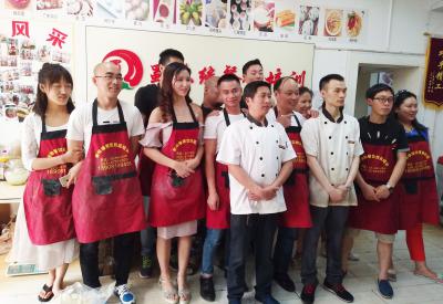 成都小郡肝串串火鍋哪里可以學習正宗底料？短期串串火鍋底料培訓