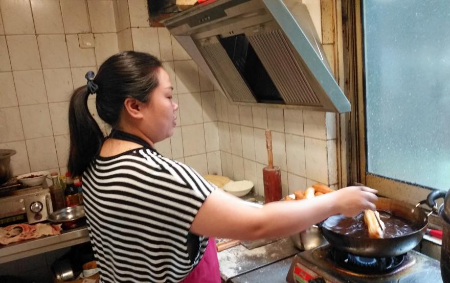 20180214164548107390.jpg 炸油條.jpg