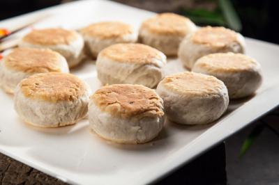 成都培訓(xùn)學(xué)校做的綠豆餅?zāi)芊哦嗑茫?>成都培訓(xùn)學(xué)校做的綠豆餅?zāi)芊哦嗑茫?/a><br /> 說起綠豆餅大家一定是不陌生的,我們綠豆餅制作的時候,也是會考慮到綠豆餅會存放多久呢?想要綠豆餅放得比較長,免不了添加一些食品添加劑,而且也是需要真空包裝,那么現(xiàn)我們不添加食品添加劑能放多久呢? 根據(jù)綠豆餅培訓(xùn)學(xué)員自己<br /><span>2018-05-05</span></p>
</li><li>
<a href= 成都培訓(xùn)學(xué)校做的綠豆餅?zāi)芊哦嗑茫? /></a>
<p><a href=