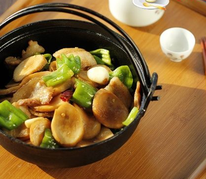 比肉好吃的素菜,干鍋杏鮑菇,健康美味的家常素菜菜譜 比肉好吃的素菜,干鍋杏鮑菇,健康美味的家常素菜菜譜