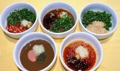 火鍋味道怎樣，湯底和蘸料各占一半的因素，這些蘸料你都吃過(guò)？