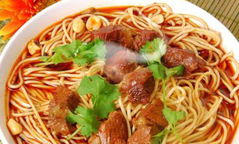 成都美食小吃擔擔面,鹵汁酥香,咸鮮微辣 成都美食小吃擔擔面,鹵汁酥香,咸鮮微辣