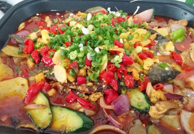 重慶萬州烤魚技術培訓哪里學？先烤后燉做法