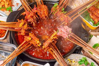 成都正宗串串香技術培訓多少錢？不斷口味研發升級