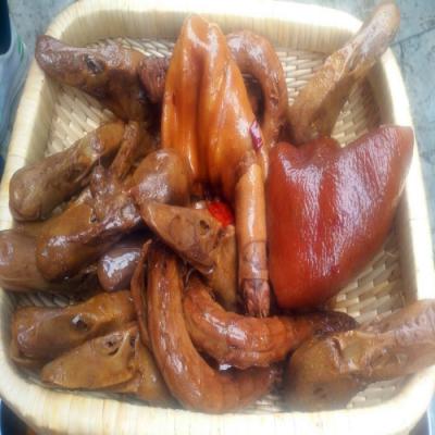 四川現(xiàn)撈鹵菜技術(shù)培訓(xùn)班哪里好？學(xué)員親自動(dòng)手操作