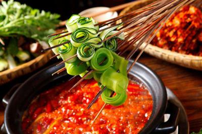 特征串串香技能訓練校園哪里正宗？在師傅指導下實踐操作