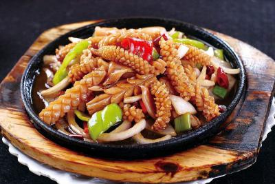 特色小吃鐵板魷魚培訓哪里專業？一年四季都盈利